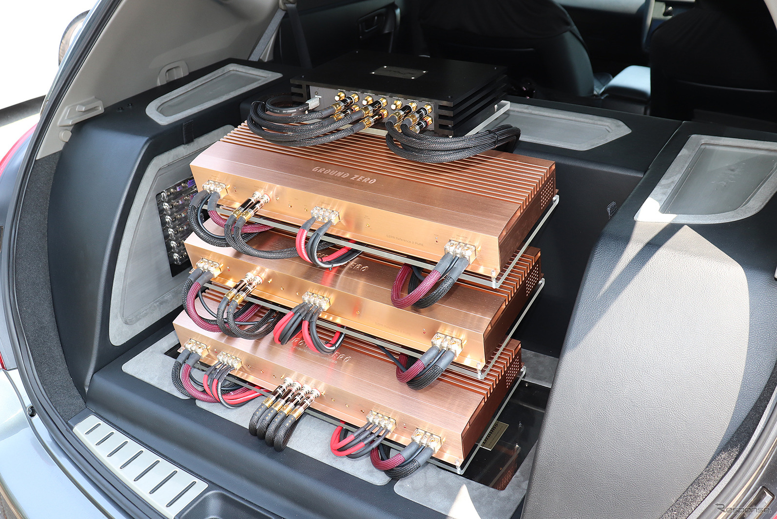 LCサウンドファクトリー（栃木県宇都宮市）にて製作されたオーディオカー（日産・ムラーノ）。
