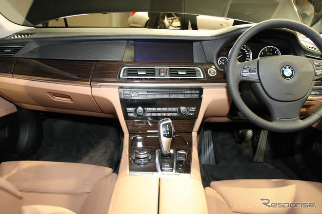 【BMW 7シリーズ 試乗】やっぱり攻めのクルマ…岩貞るみこ