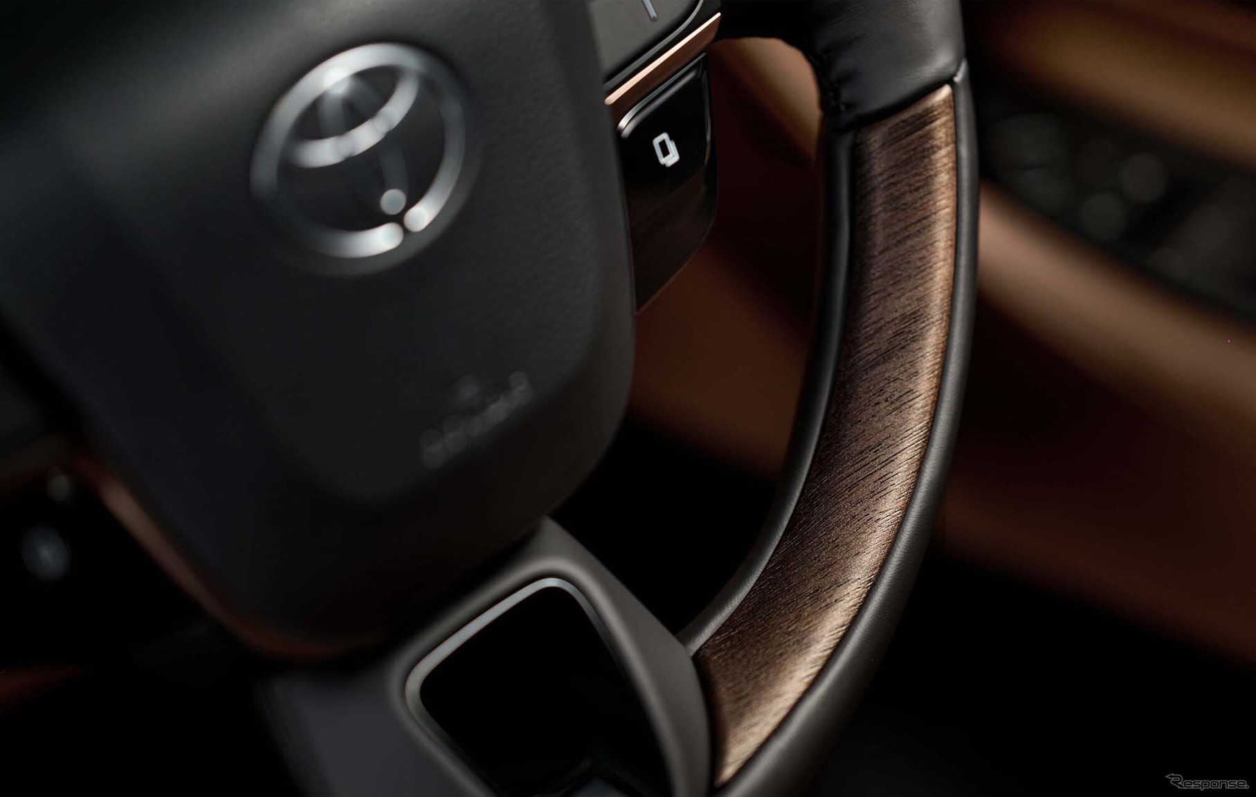 トヨタ・ヴェルファイア・エグゼクティブラウンジ（PHEV・E-Four）