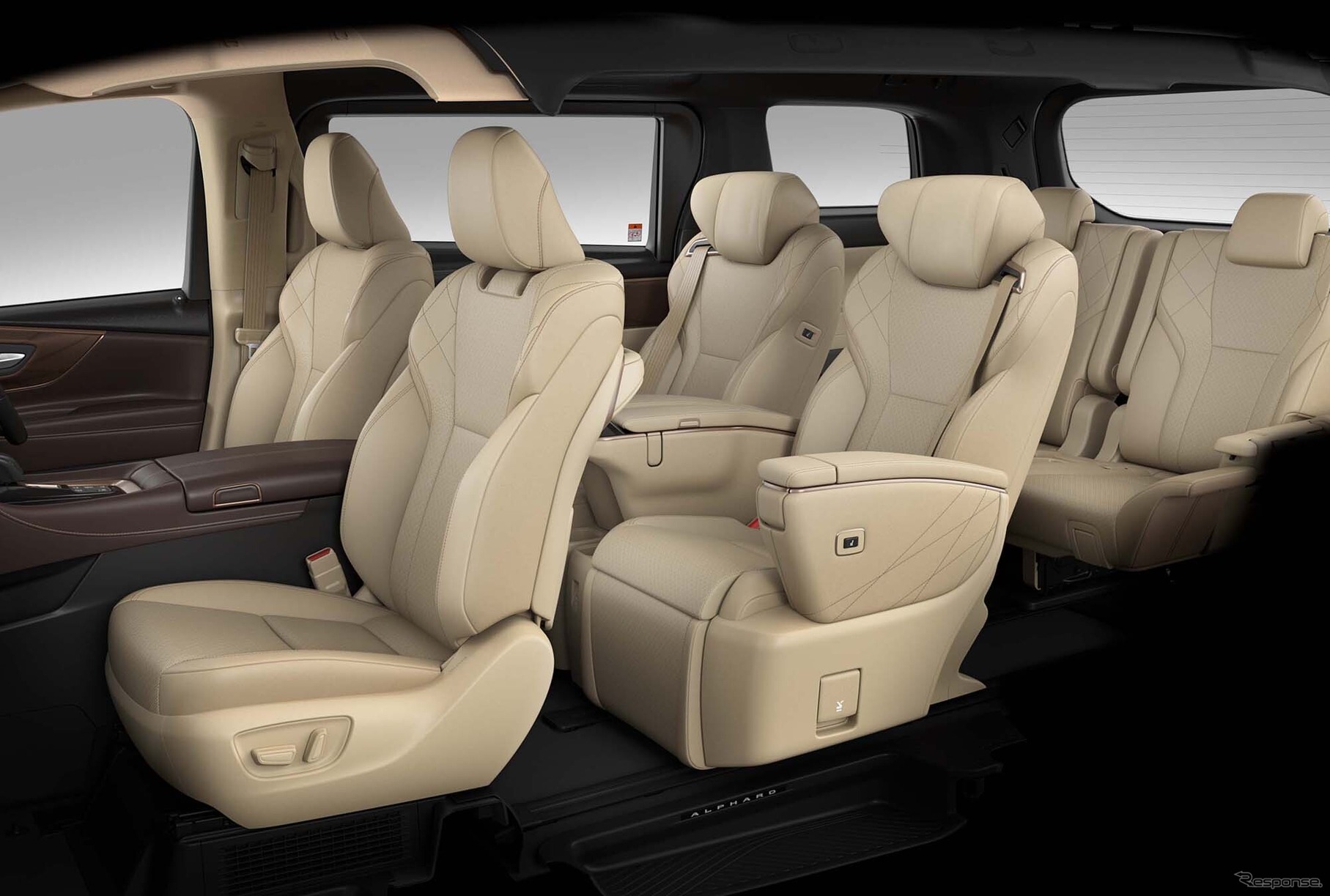 トヨタ・アルファード・エグゼクティブラウンジ（PHEV・E-Four）