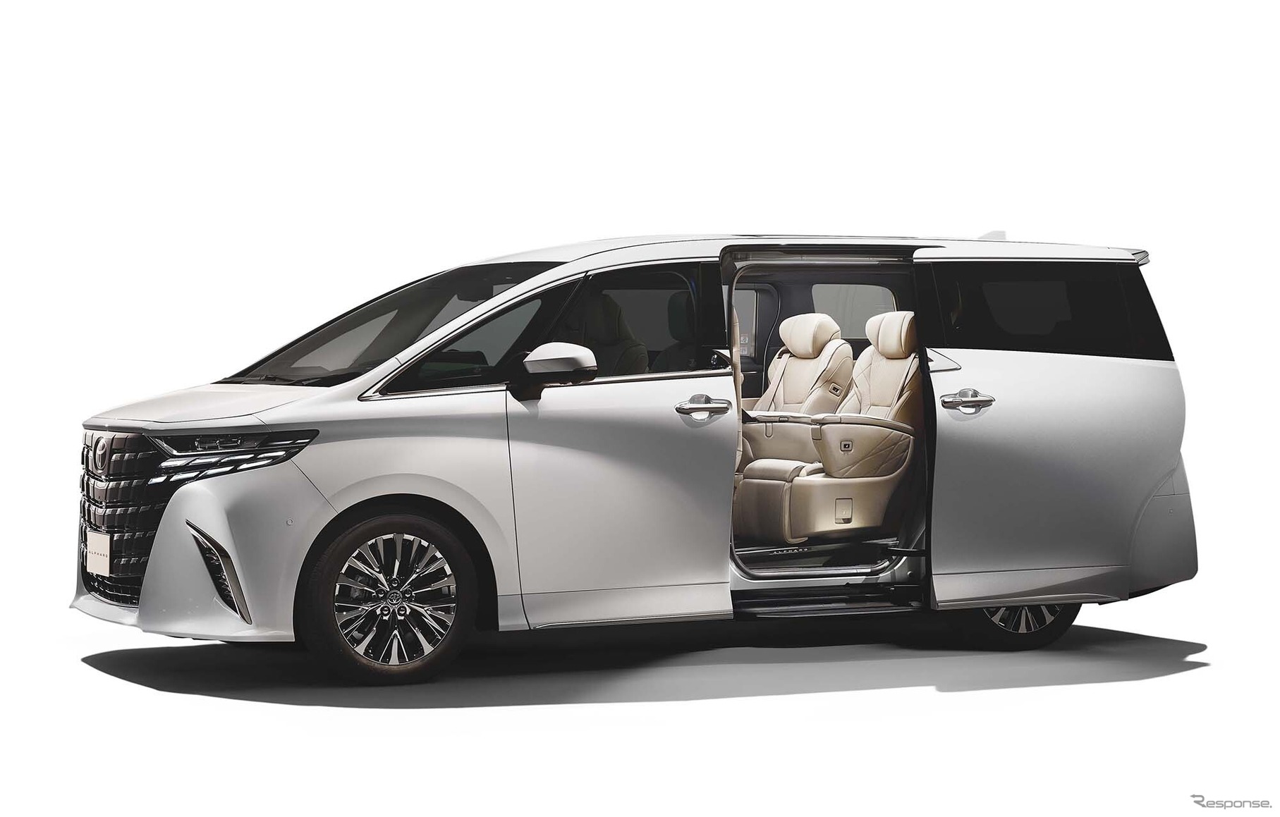 トヨタ・アルファード・エグゼクティブラウンジ（PHEV・E-Four）