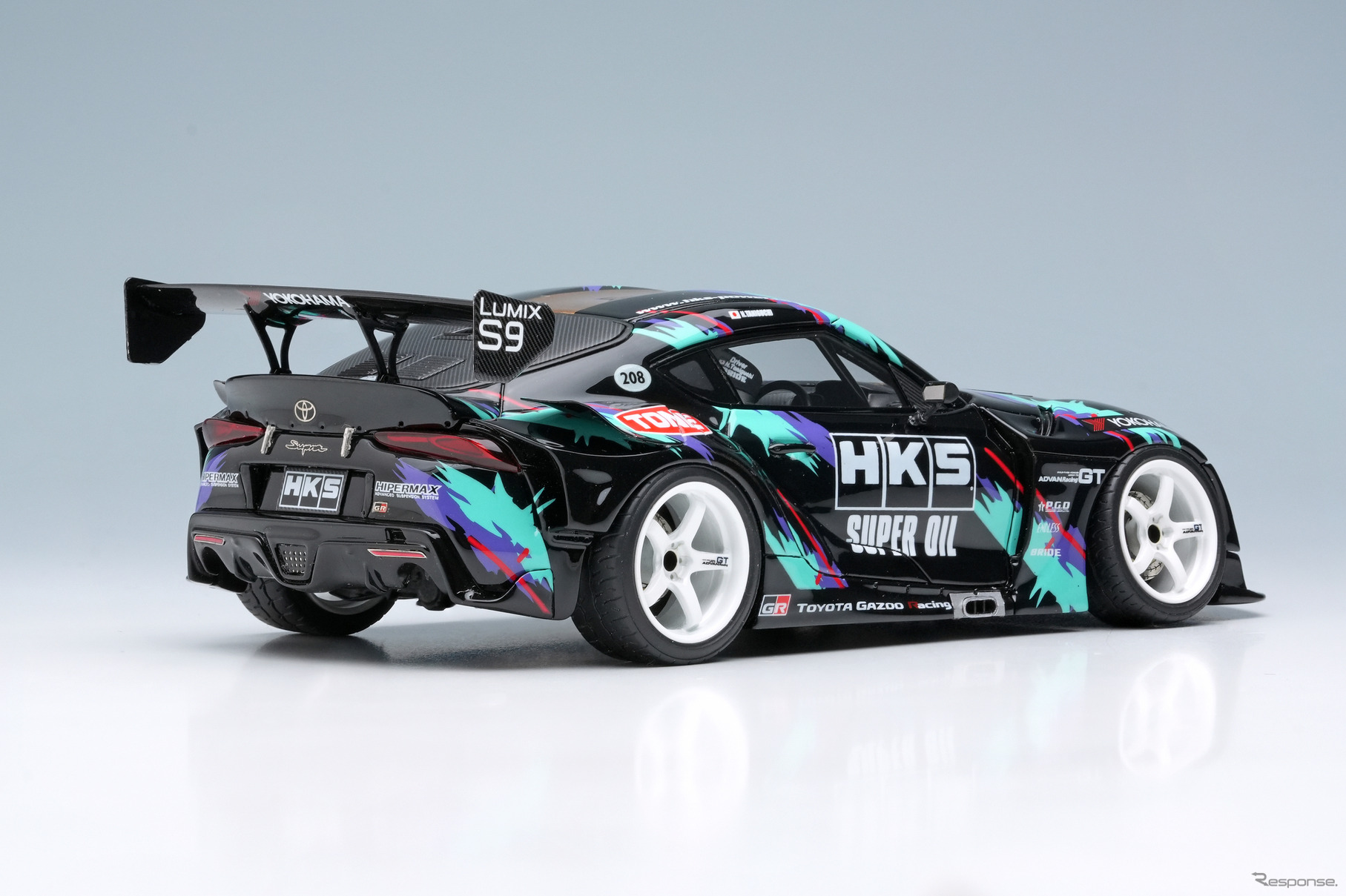 会場限定販売のメイクアップ製モデルカー1/43スケール『Toyota GR Supra Drift by HKS』～谷口信輝選手サイン入りVer.～