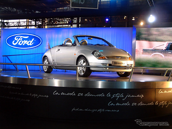 【パリ・ショー2002速報】いつも人気のオープン---フォード『ストリートKa』
