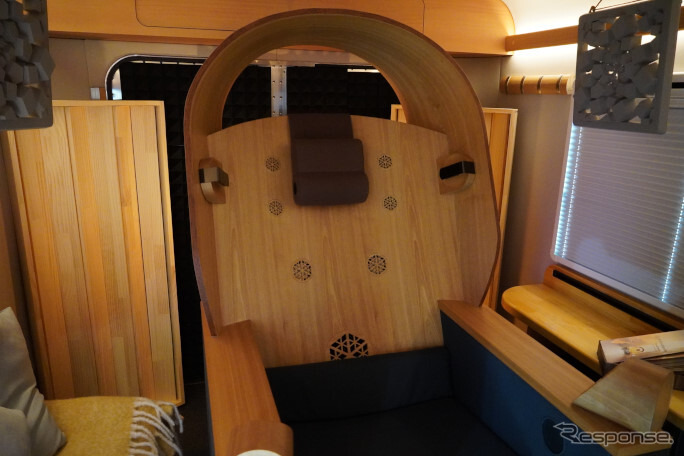 WELL Cabin OFFMO プライベートエンタメルーム（パナソニックオートモーティブシステムズ／東京オートサロン2025）
