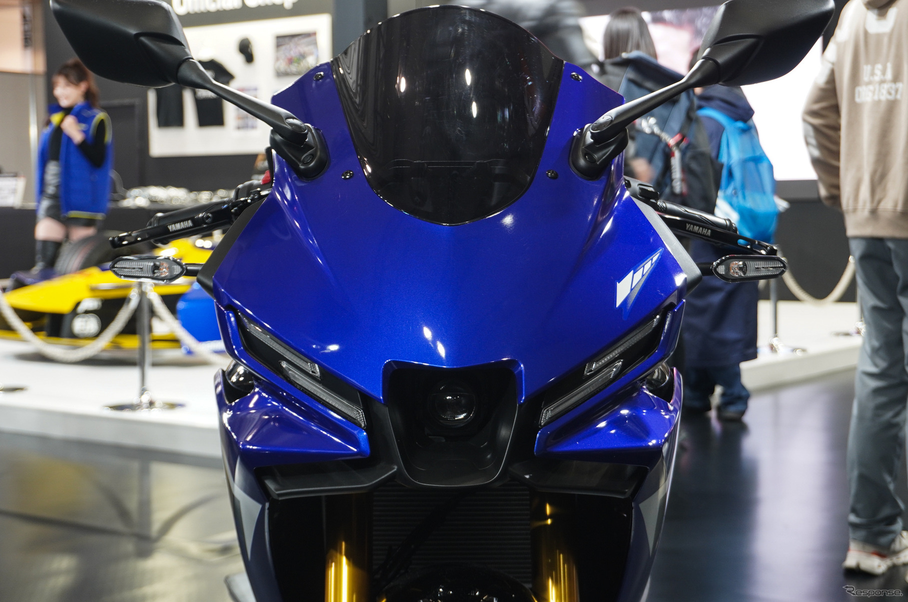 ヤマハ発動機が東京オートサロン2025でサプライズ公開した新型バイク。写真はYZF-R3 2025年モデル。