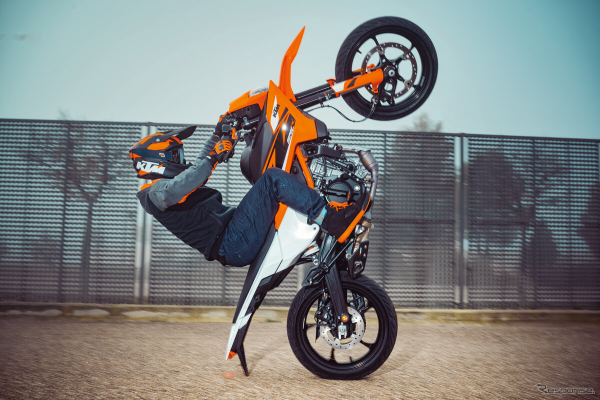 KTM『390 SMC R』の2025年モデル