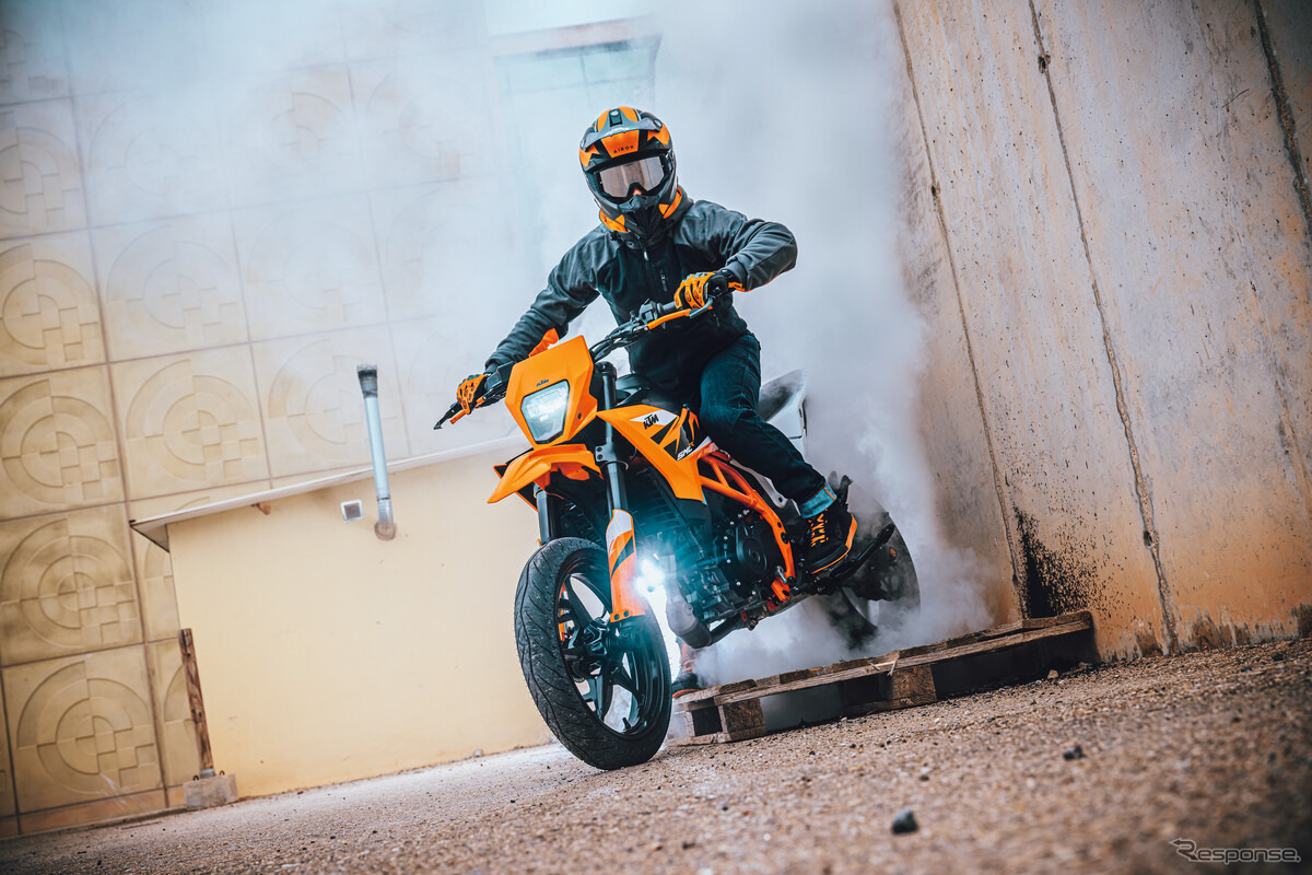 KTM『390 SMC R』の2025年モデル