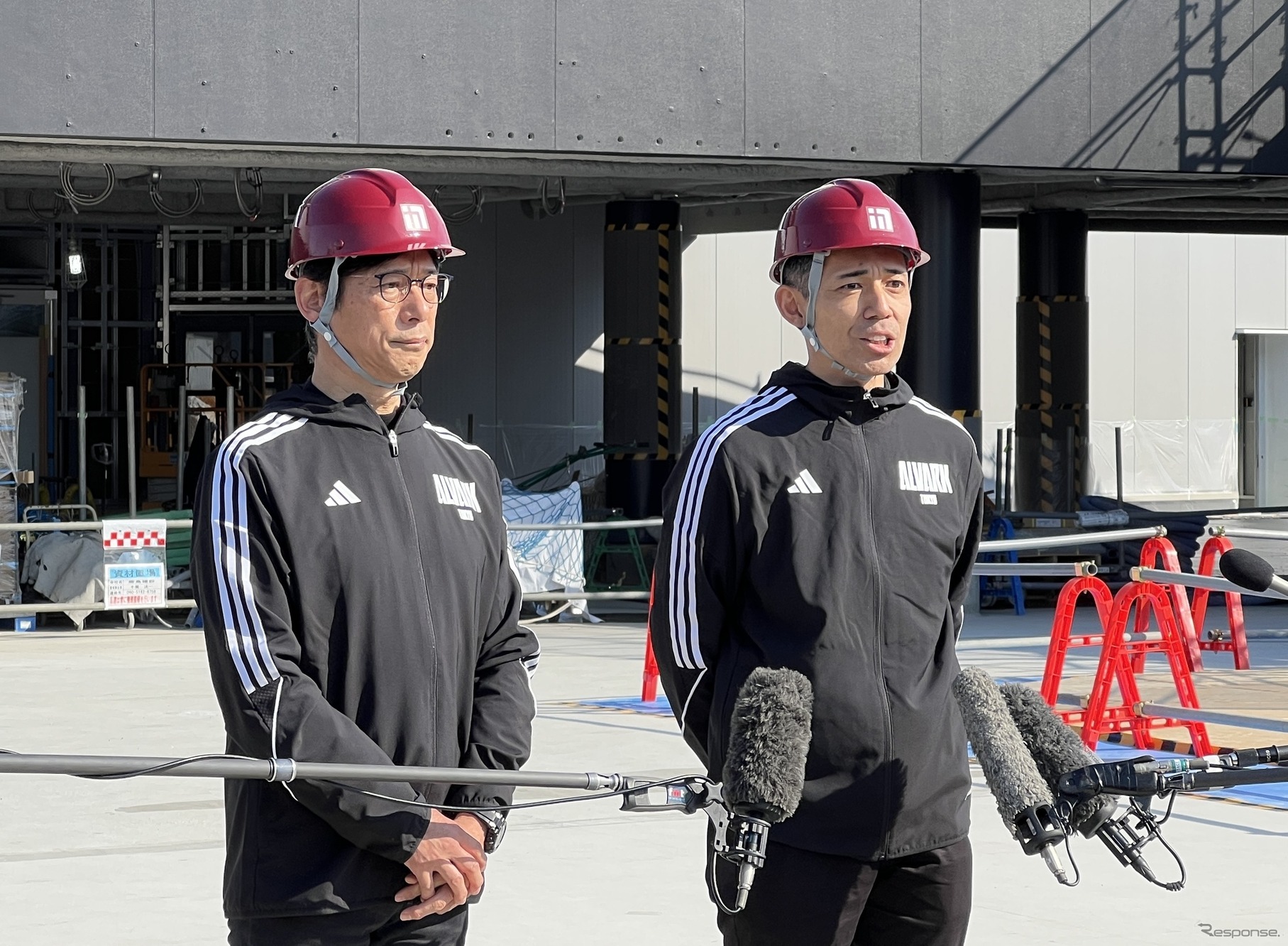 トヨタアルバルク東京 林邦彦 代表取締役社長（左）と林洋輔 アリーナプランニング部長（右）