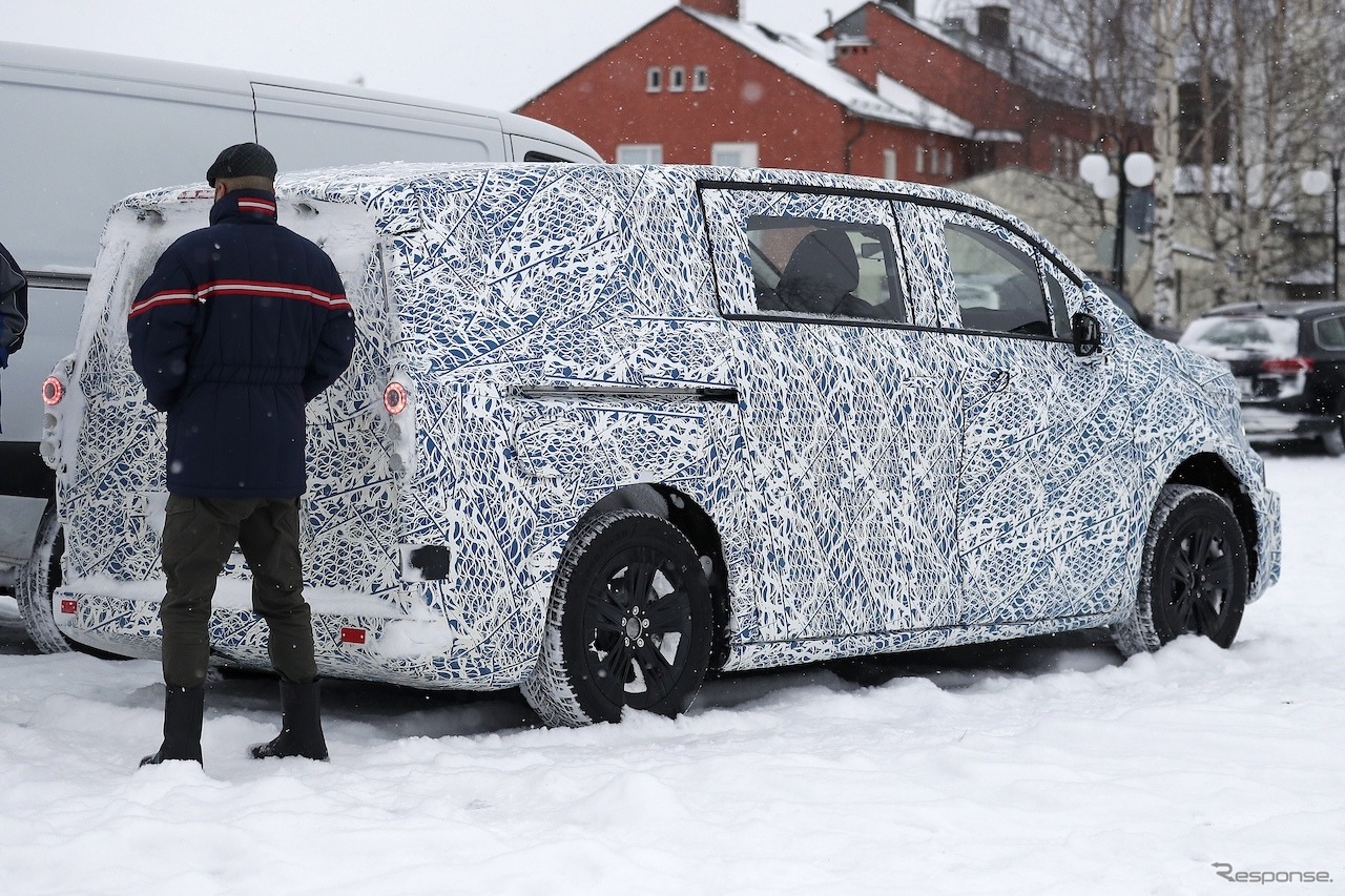メルセデスベンツ VクラスEV 新型のプロトタイプ