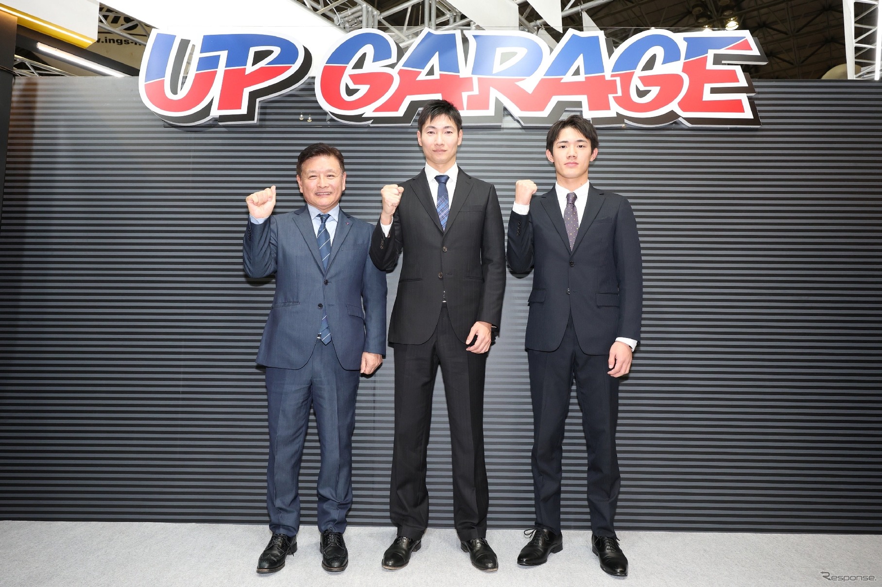 左から石田誠監督、小林崇志選手、野村勇斗選手