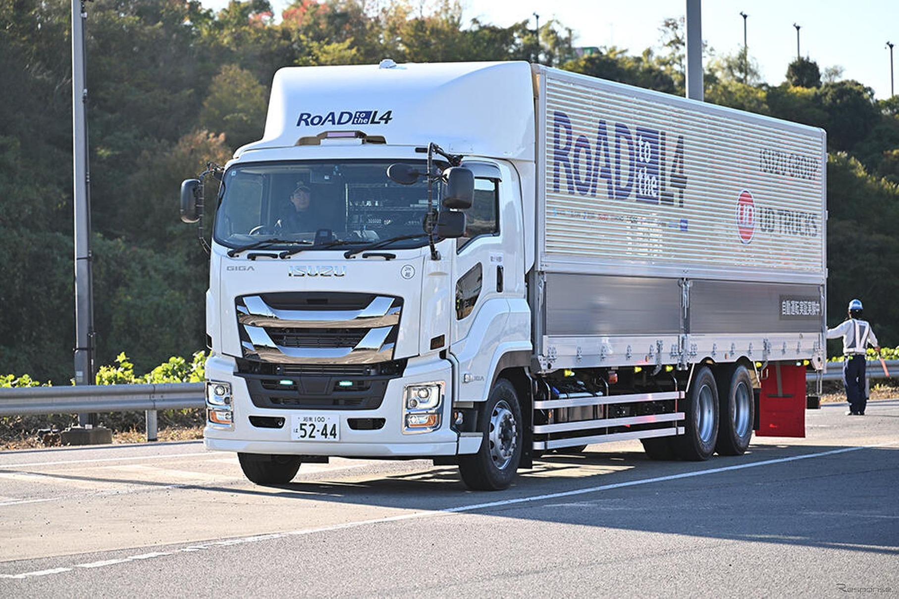 実証実験を行うUDトラックスの自動運転車両