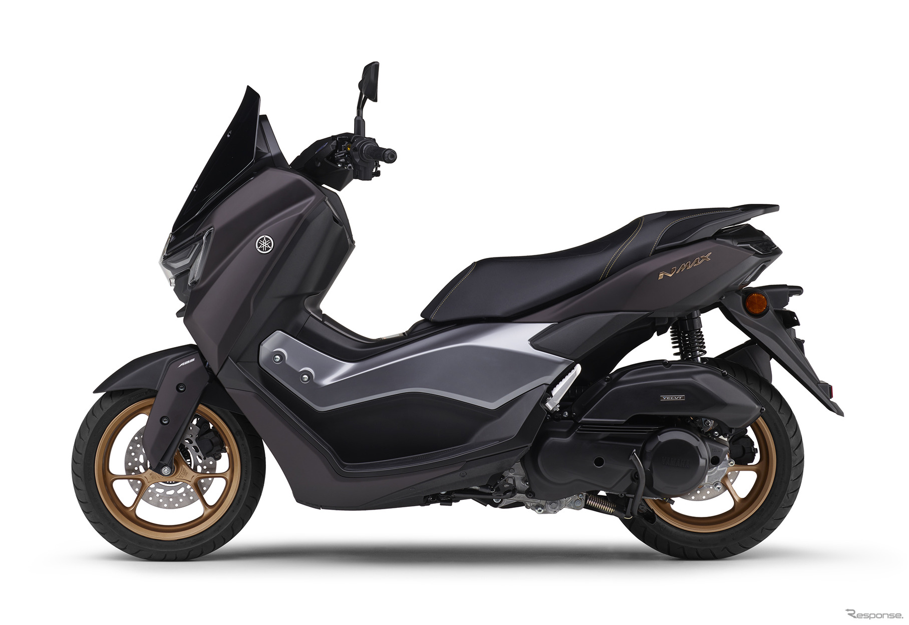 ヤマハの軽二輪スクーター『NMAX155 ABS』の2025年モデル（マットダークレディッシュグレーパール1）