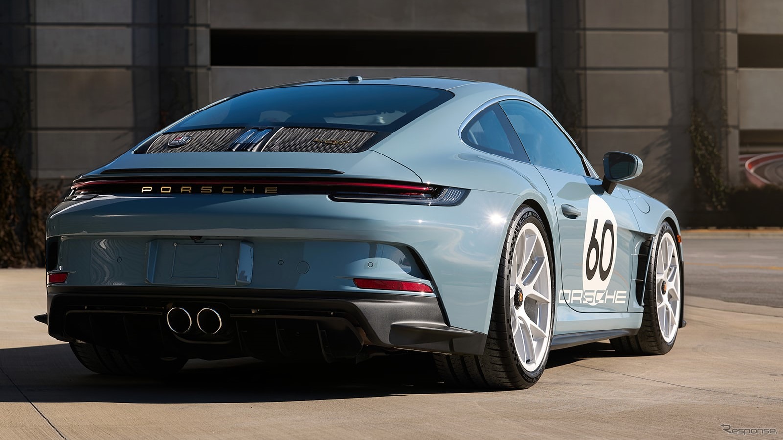 ポルシェの60周年記念限定車『911 S/T』