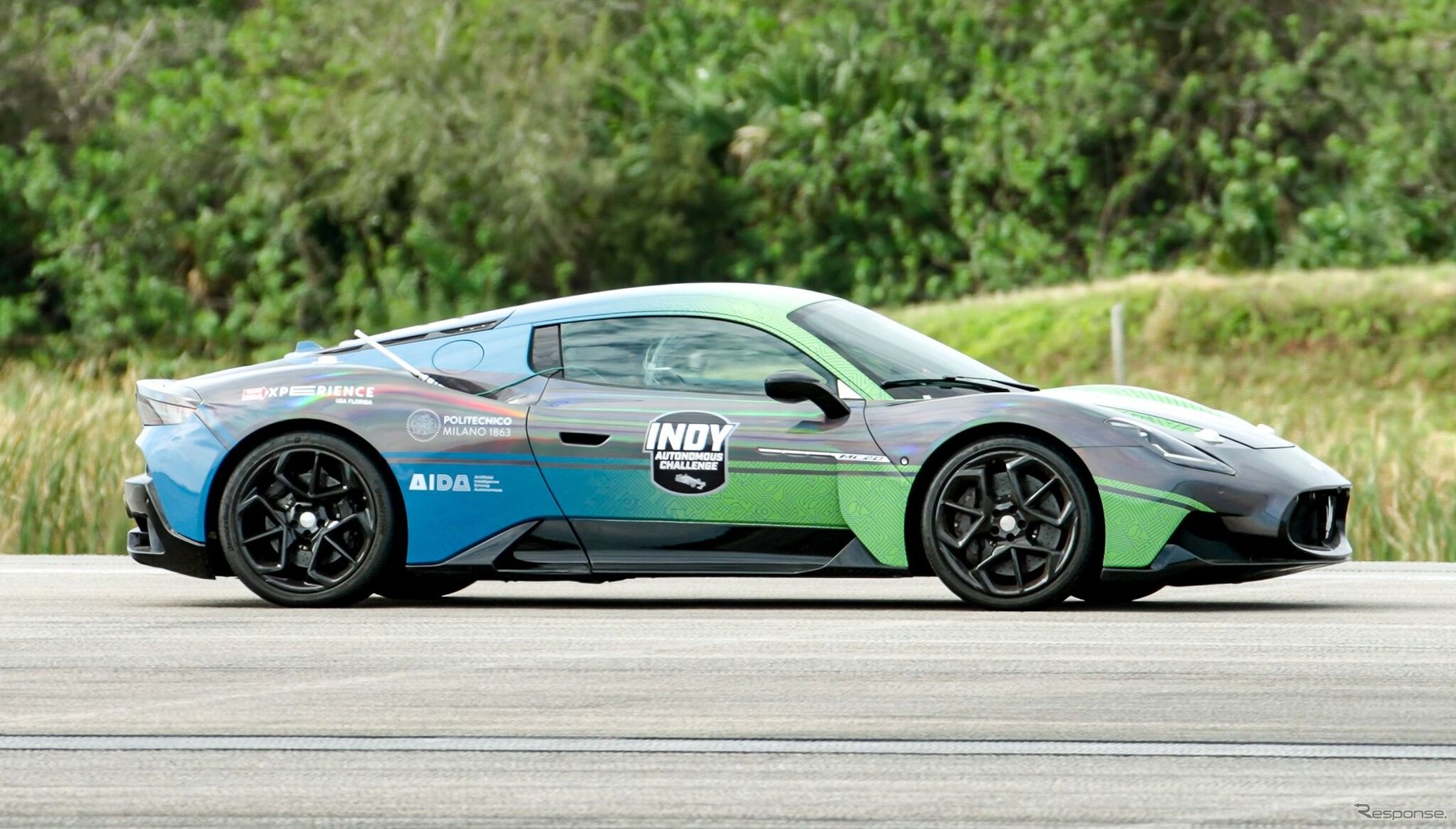 マセラティ『MC20クーペ』が自動運転で318km/hの世界記録を樹立