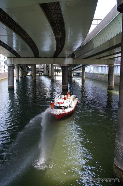 東京 日本橋 で橋洗い