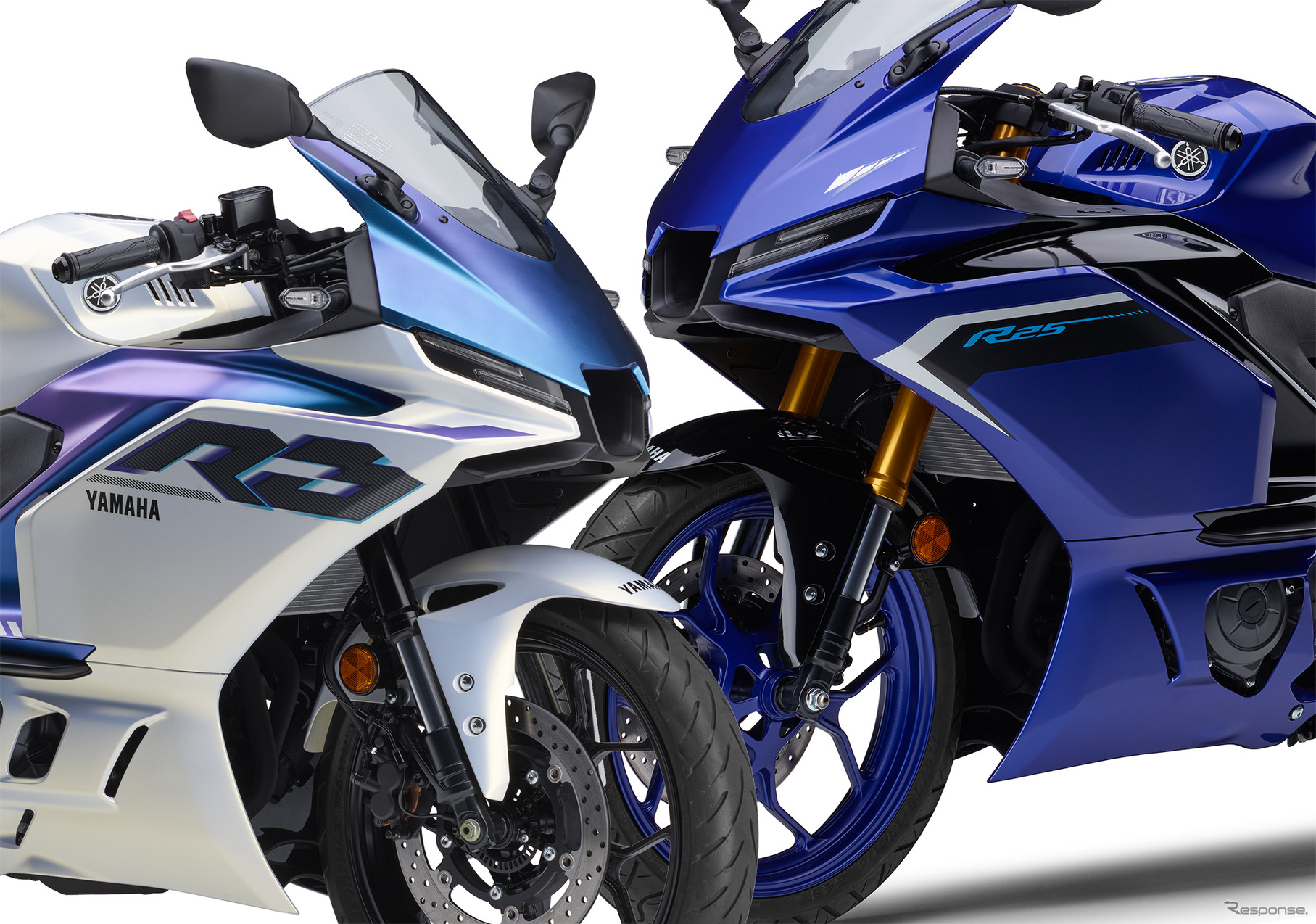 ヤマハ YZF-R3（左）とYZF-R25（右）の2025年モデル