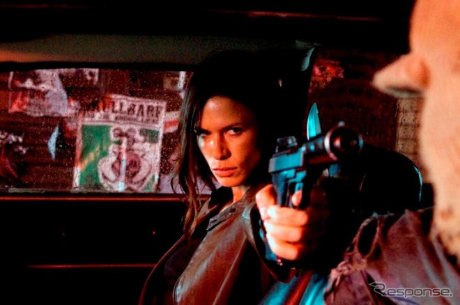 映画『ドゥームズ・デイ』…ベントレーが活躍するヒロインアクション