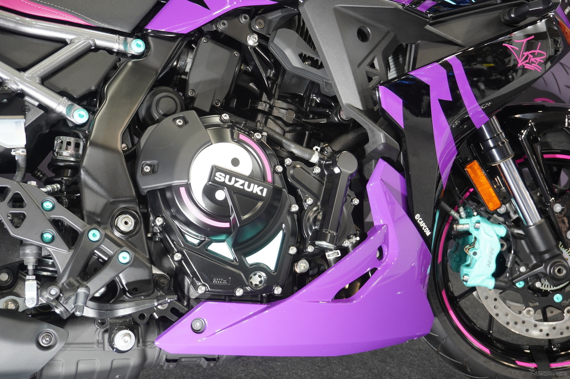 『ストリートファイター6』とコラボレーションした『GSX-8R Tuned by JURI』（大阪モーターサイクルショー2025）