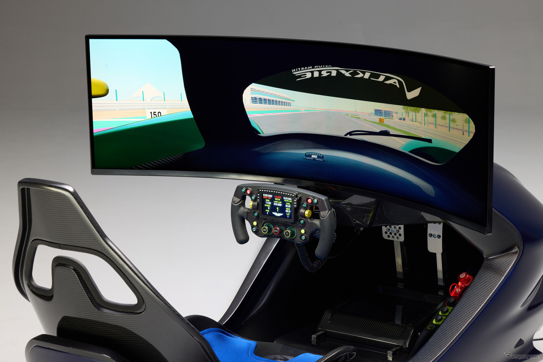 アストンマーティンとカーブレーシングシミュレーターズが共同開発した最新のレーシングシミュレーター「AMR-C01-R」