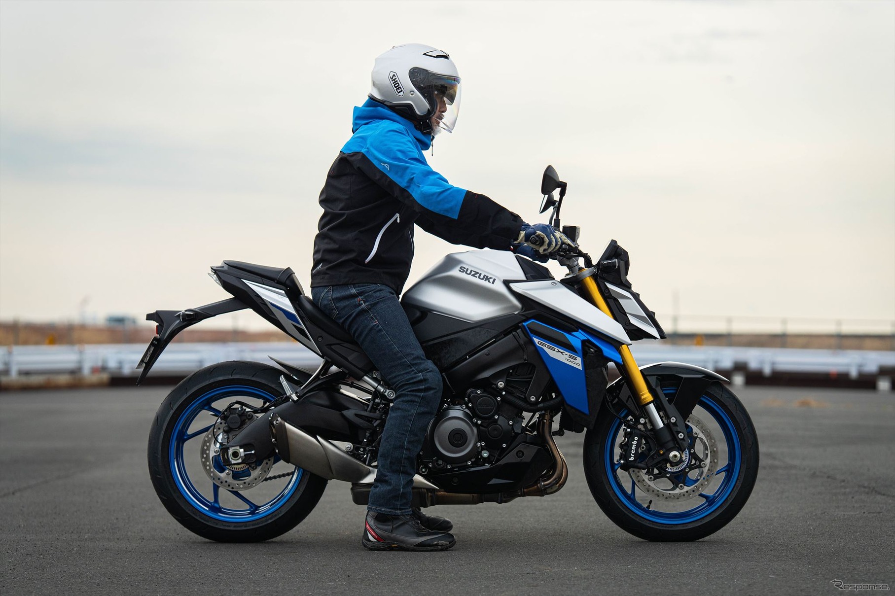 スズキ GSX-S1000の足つき
