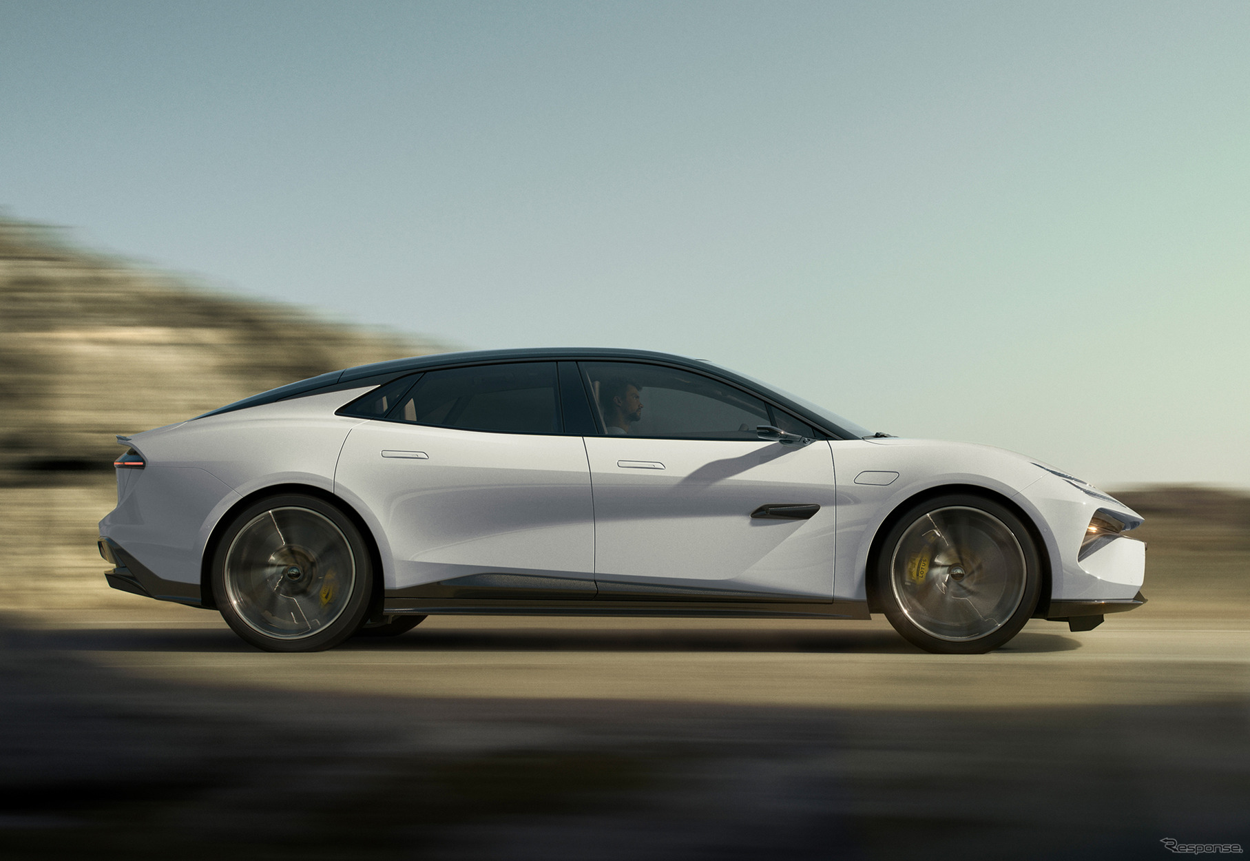 ロータス・エメヤ 600