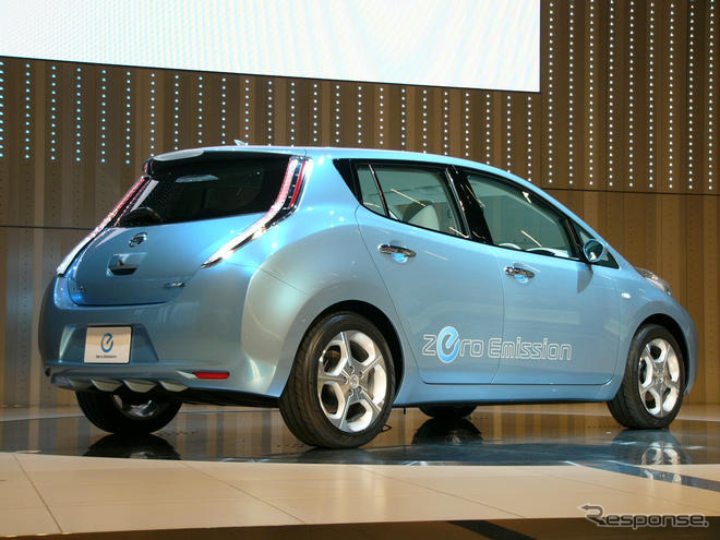 ［写真蔵］日産のEV リーフ 初公開