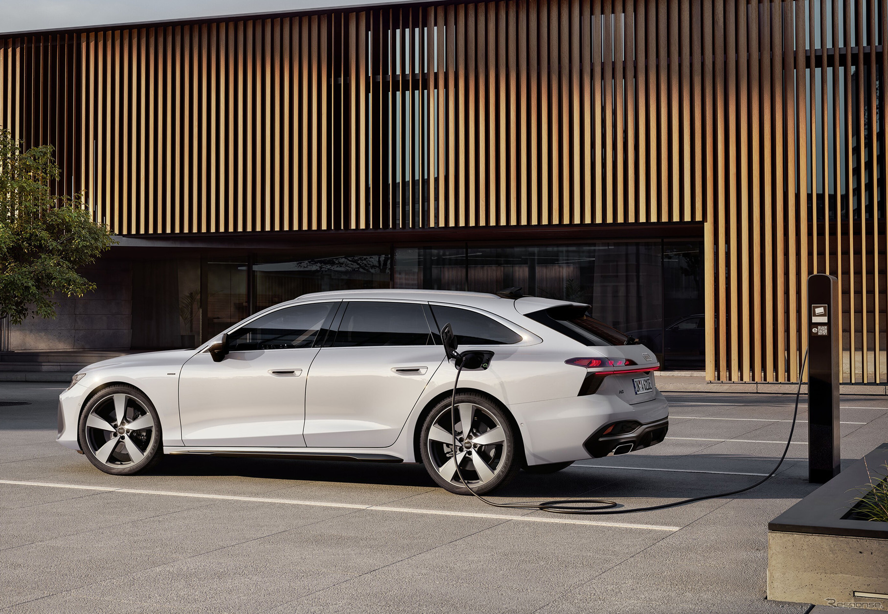 アウディ A6アバント e-ハイブリッドクワトロ