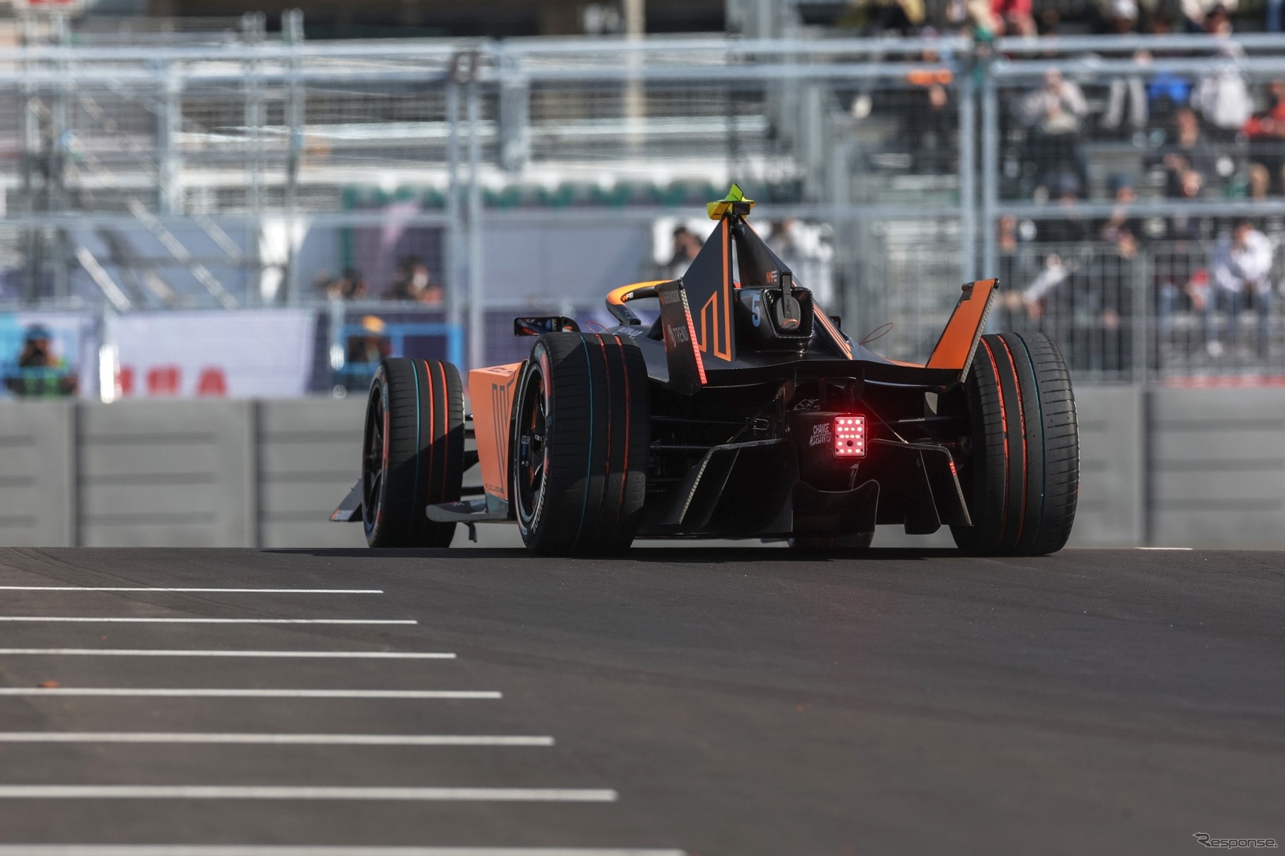 ターン2と3の間。東京 E Prix 2024ではジャンピングスポットだった　(c) Formula E