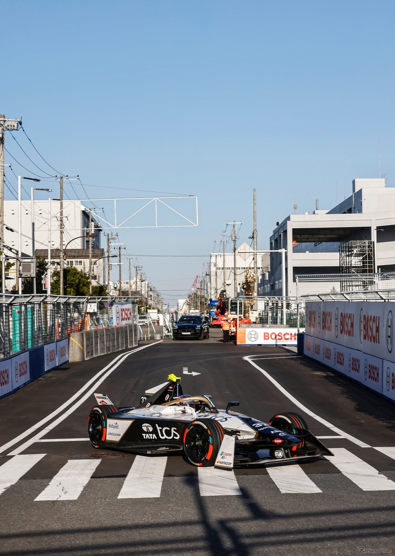 画面奥のターン7を左折、画面手前のターン8を左折、ストレートヘ（東京 E Prix 2024）　(c) Formula E