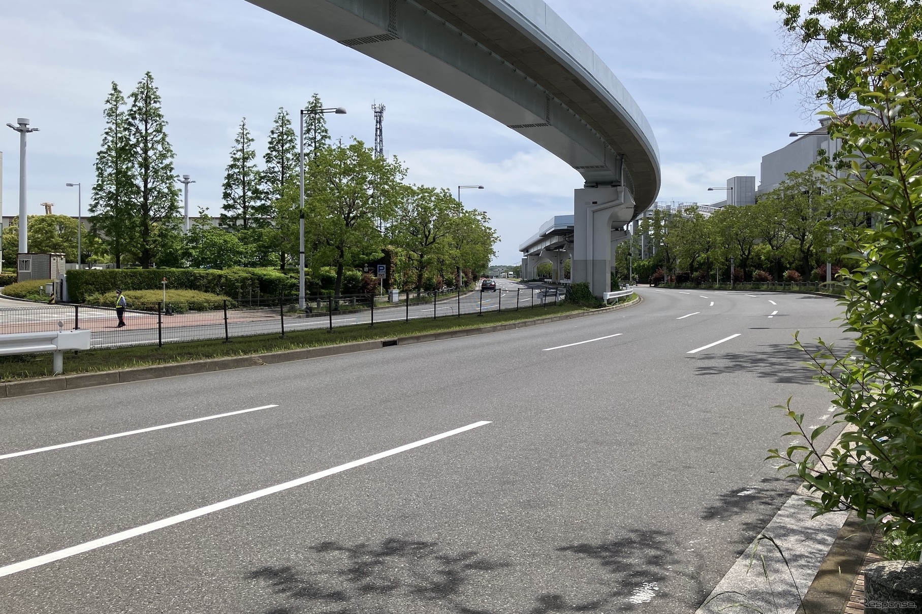 ターン14。コースは左側の車線、進行方向は画面左から中央奥へ（5月11日）