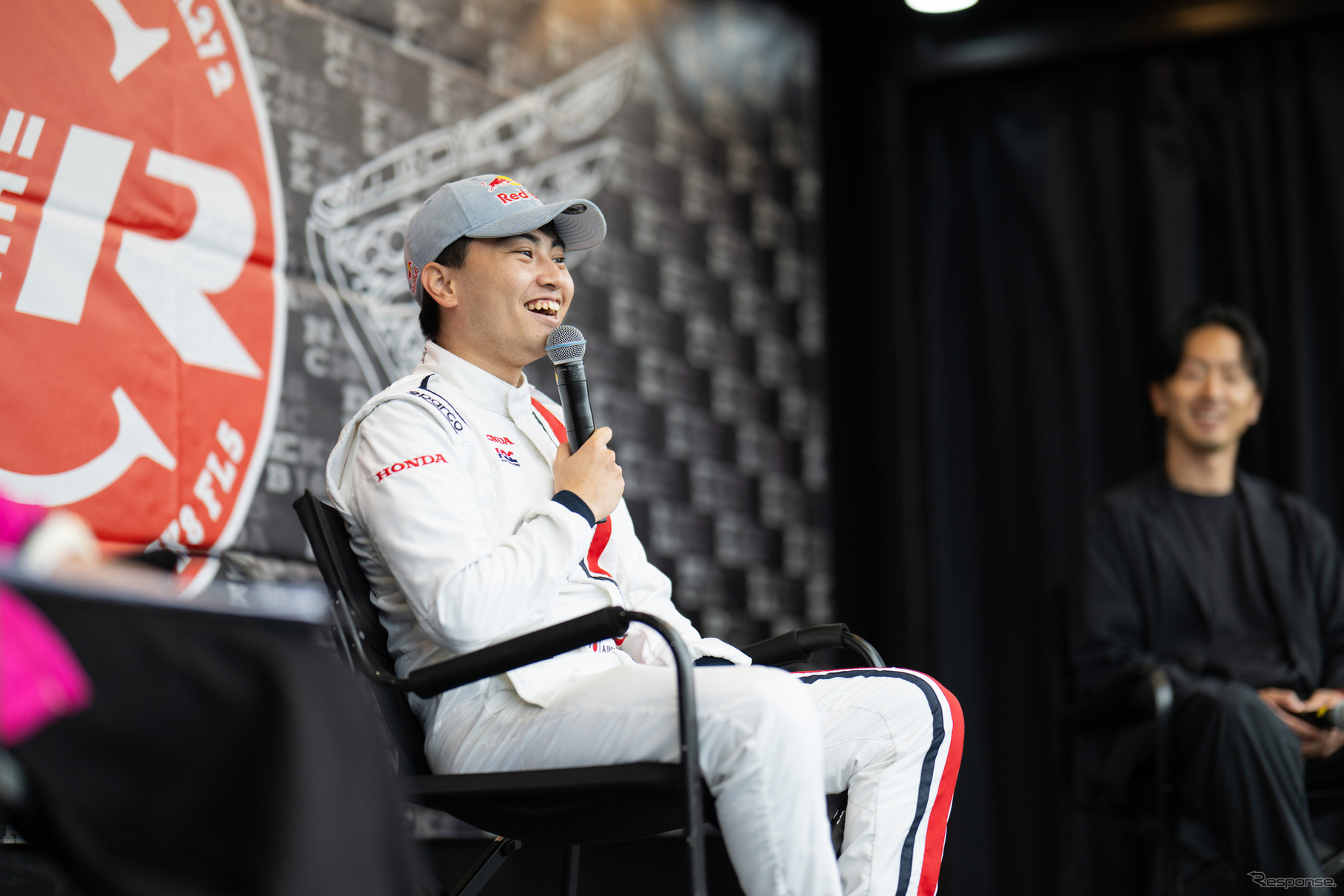 レーシングドライバーの岩佐歩夢選手