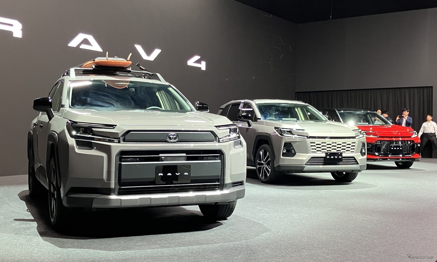 トヨタ RAV4 新型、向かって左からWoodland（Adventureの北米仕様）CORE、GR SPORT
