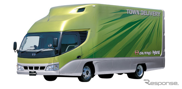 【東京ショー2002出品車】日野、小型ハイブリッドトラック市販…ガス規制を前倒し