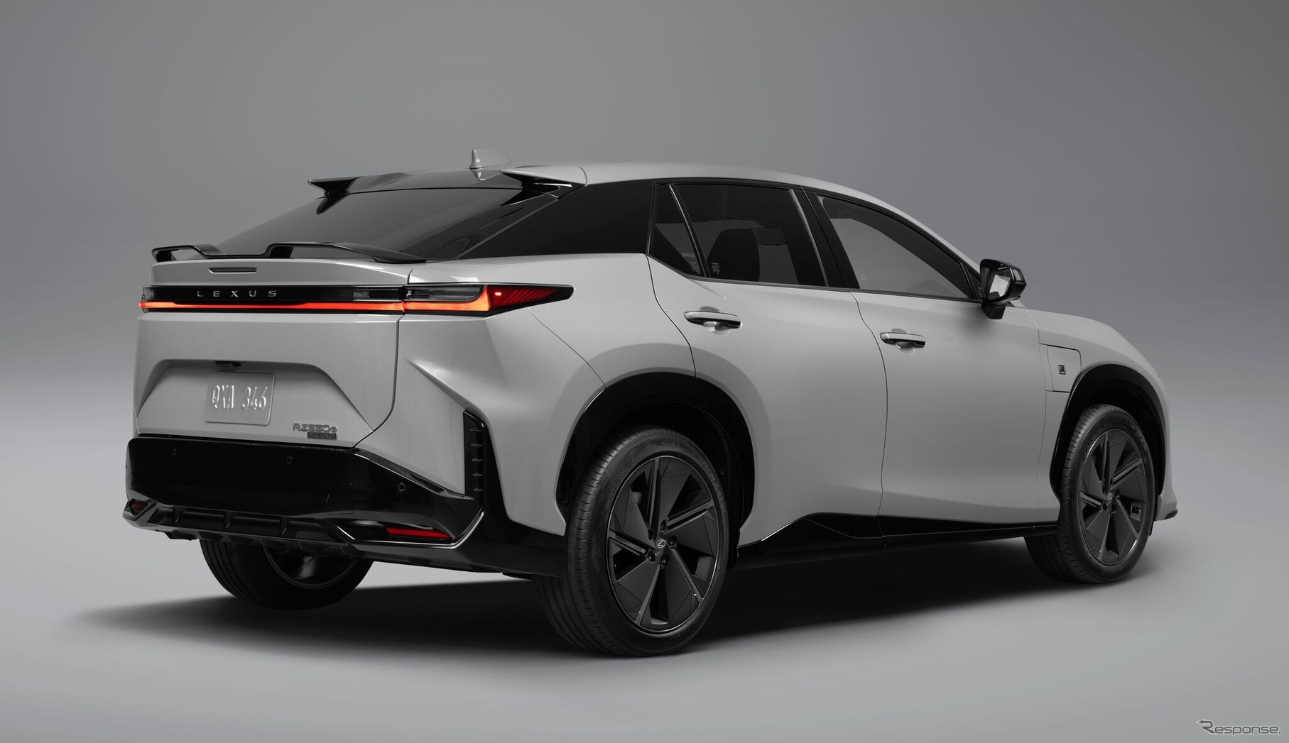 レクサス RZ 550e F SPORT AWD（米国使仕様）