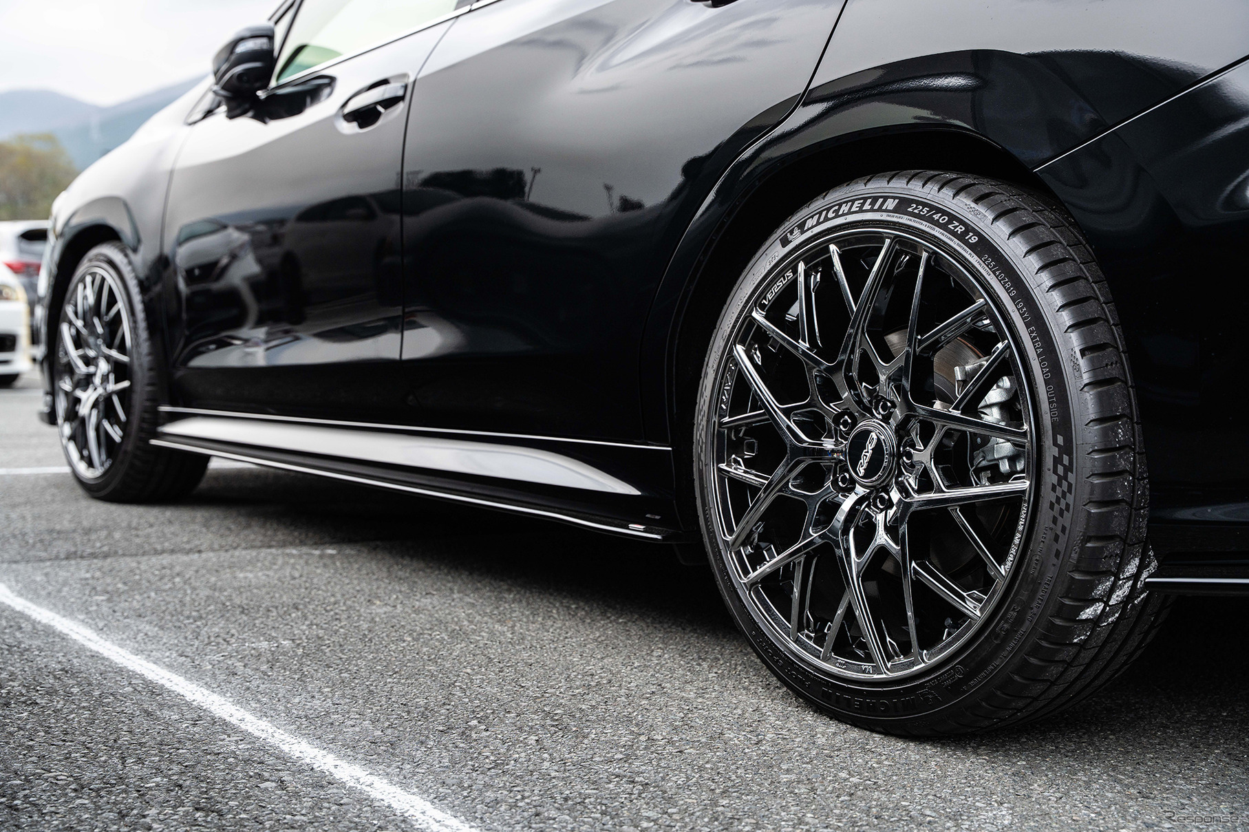 SUBARU レヴォーグ × レイズ ベルサス VV25M
