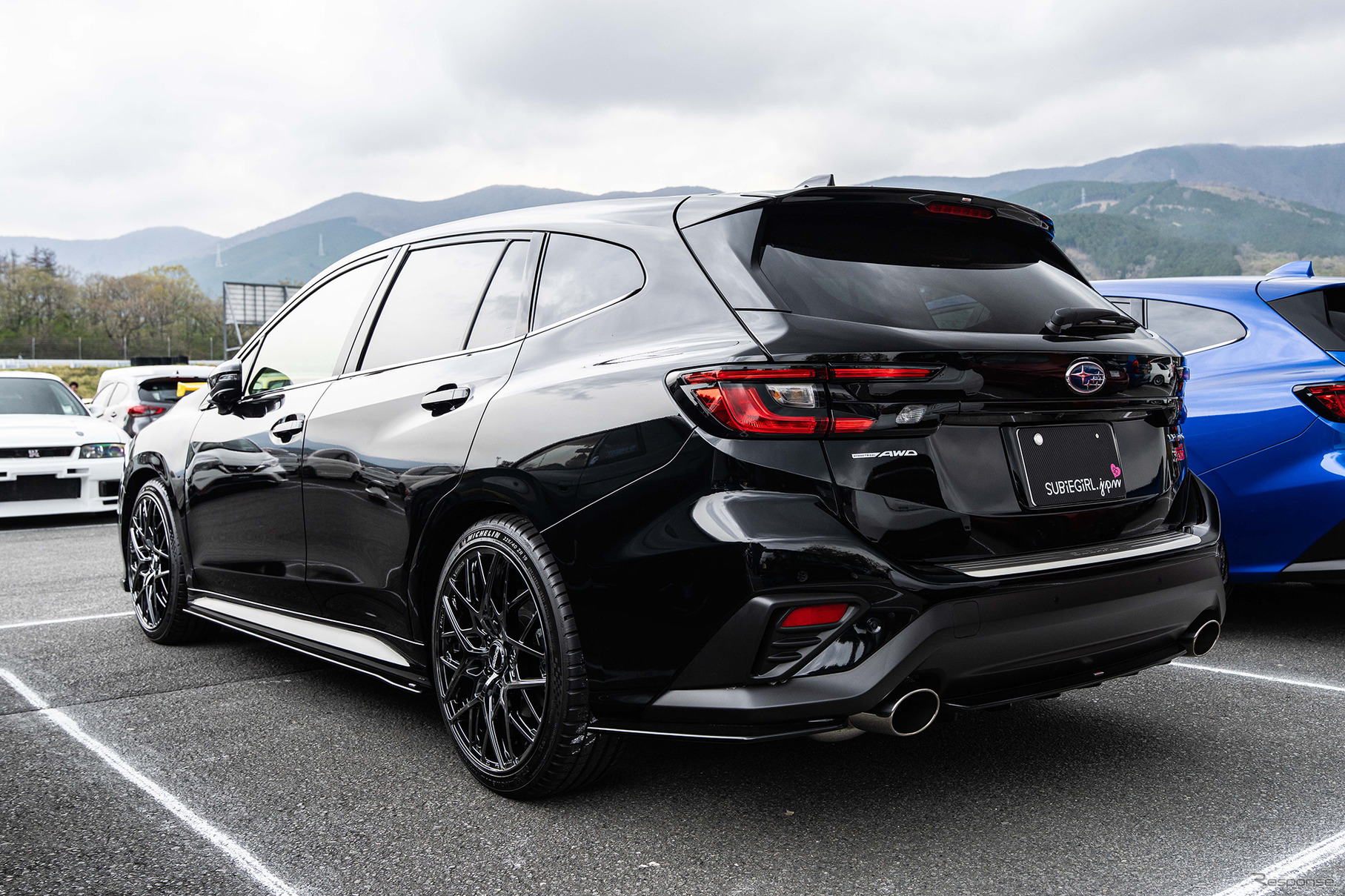SUBARU レヴォーグ × レイズ ベルサス VV25M