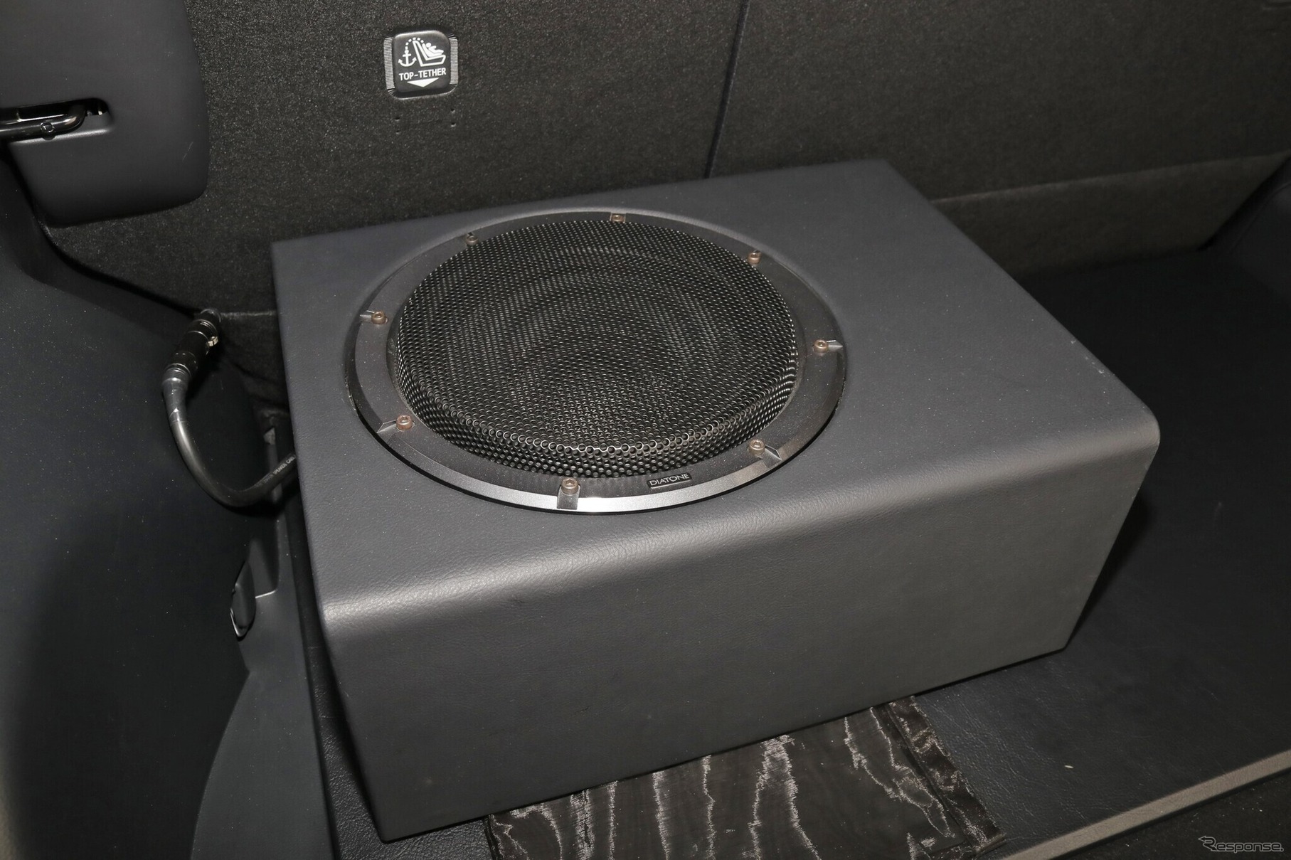 脱着可能なエンクロージャーに収められたのは、その速い低音からオーナーもお気に入りのダイヤトーン・SW-G50。