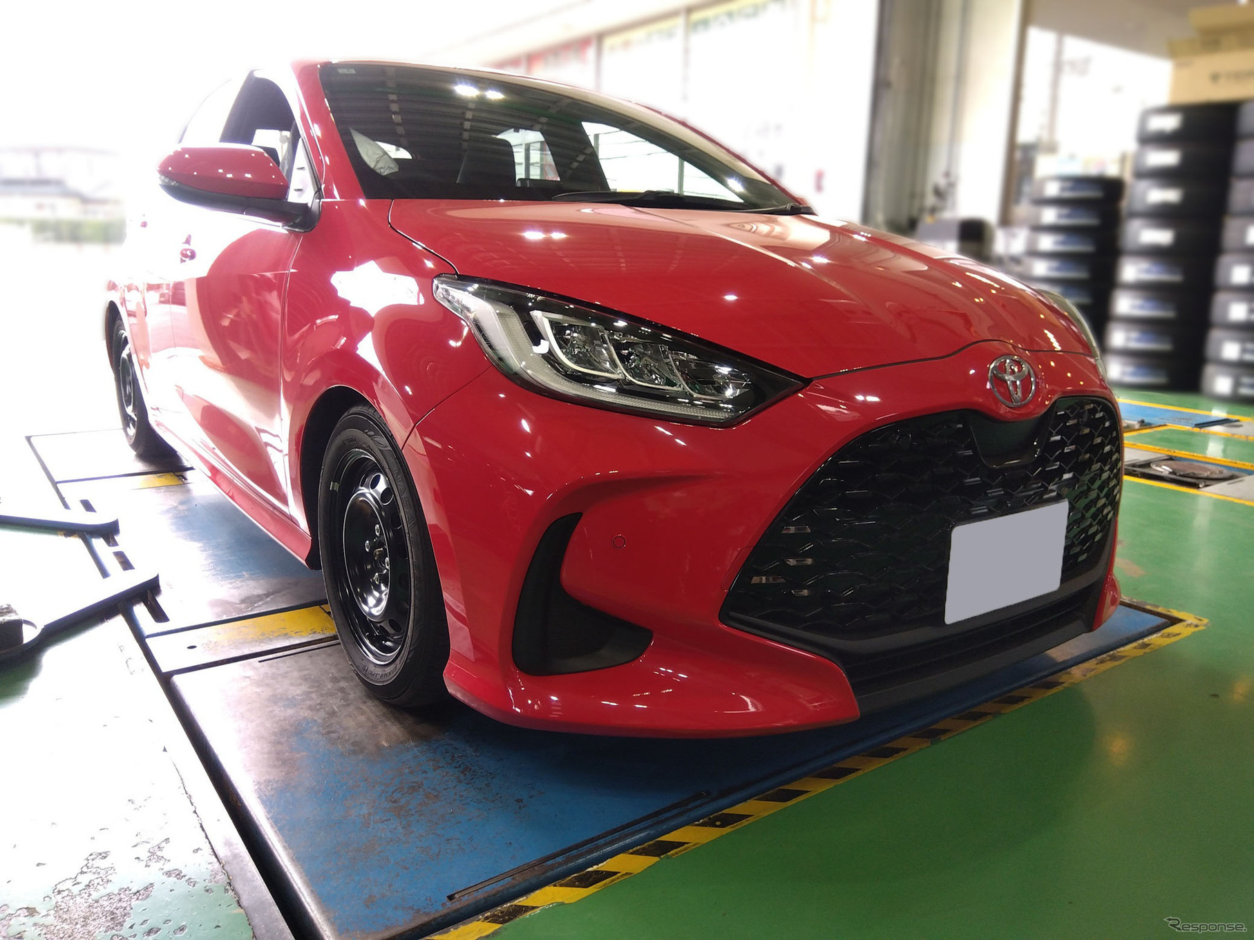 テイン フレックスZ　トヨタ・ヤリスハイブリッド装着例（フロント 45mmダウン / リア 40mmダウン）