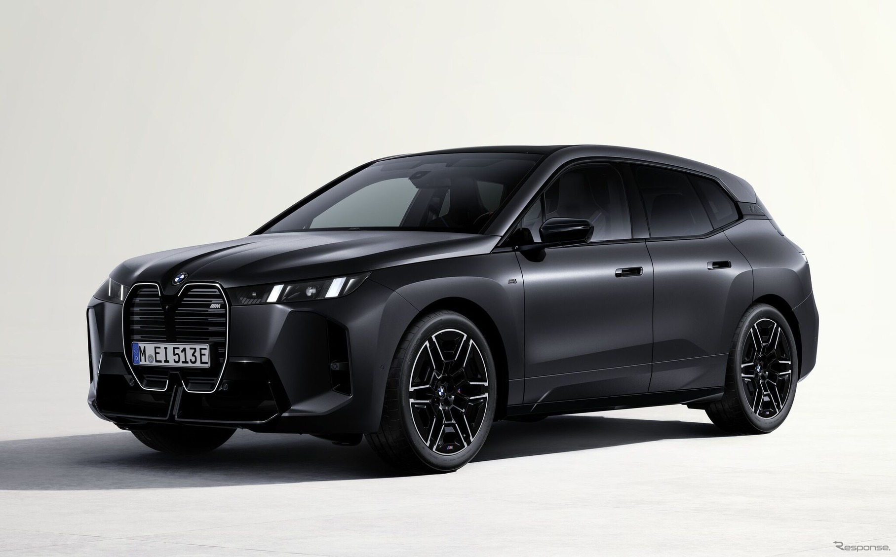 BMW『iX』改良新型の「M70 xDrive」