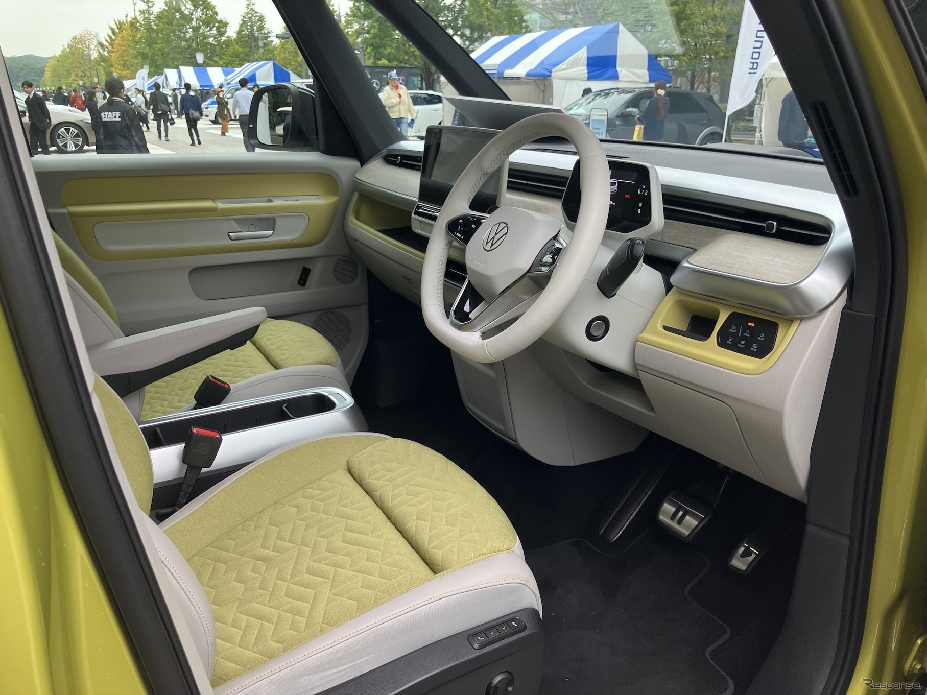 VW ID. Buzz 欧州仕様（写真は2024年、JAIAカーボンニュートラル促進イベント in 東京：行幸通り）