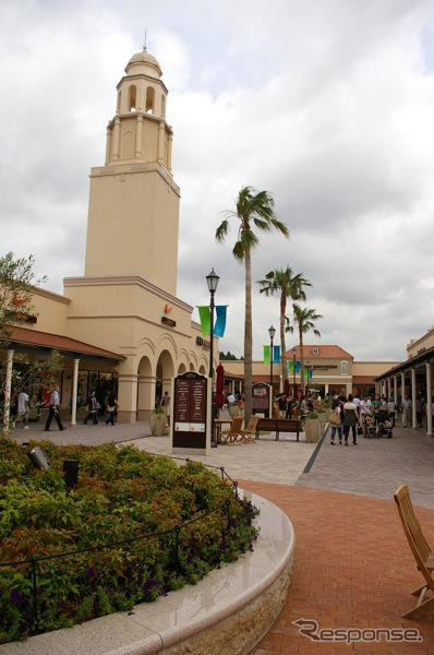 アメリカンスタイルの「あみアウトレット」