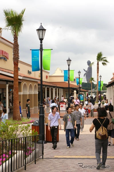 アメリカンスタイルの「あみアウトレット」