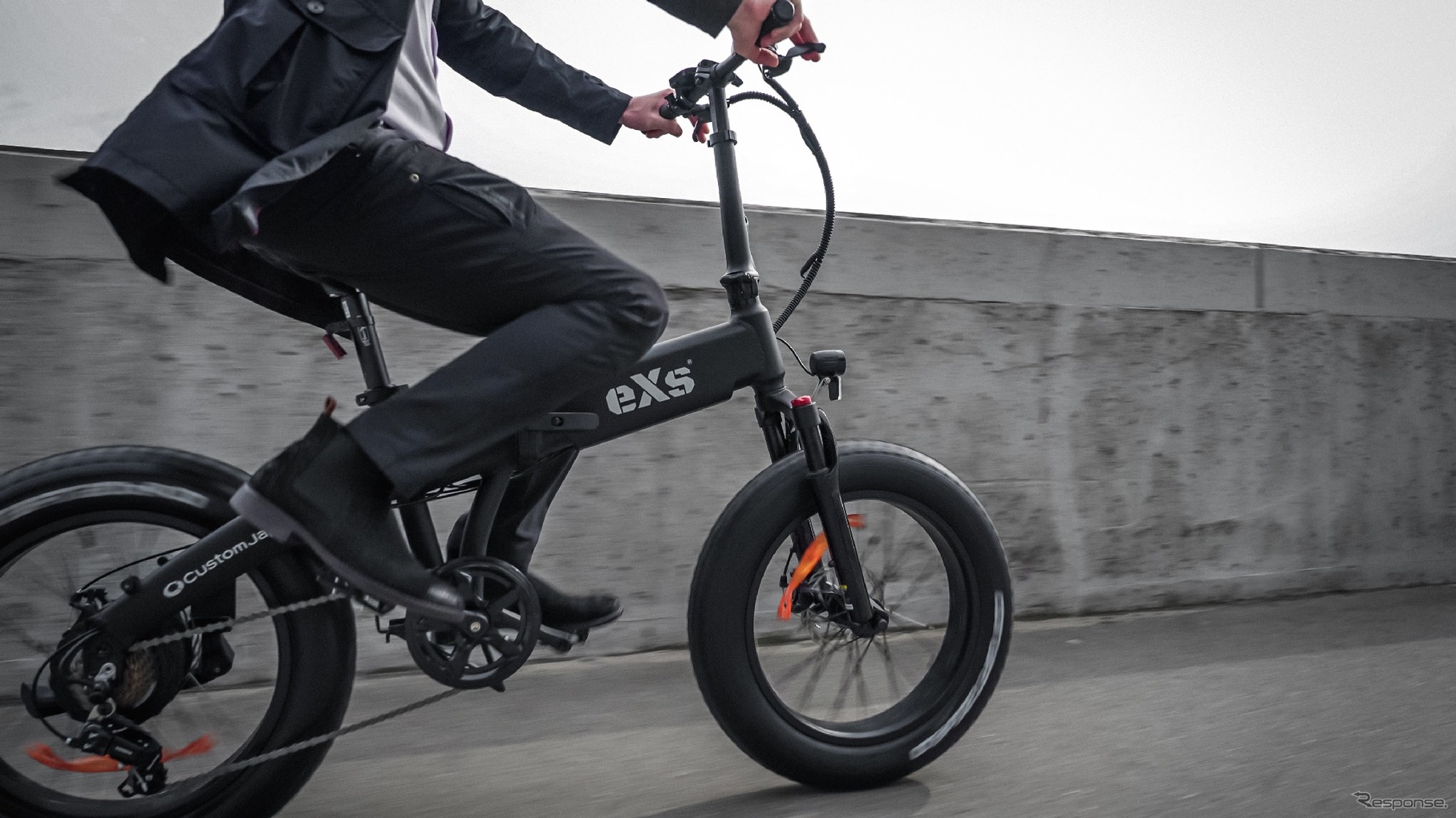 電動モビリティブランド「eXs」の電動アシスト自転車「eXs Street」
