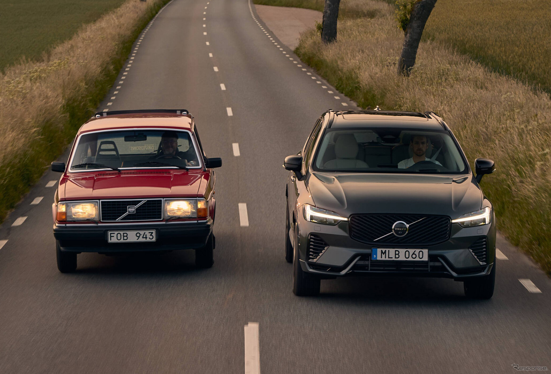 ボルボ240（左）とXC60（右）
