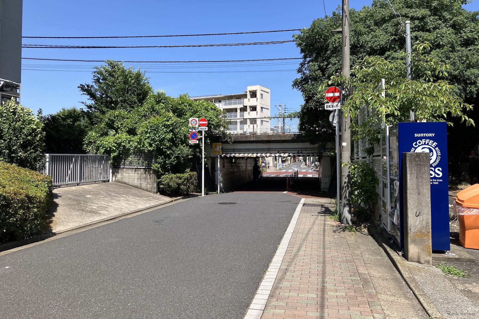 制限1.6m、第2八右エ門ガード。一方通行なのでこちら側に標識はない