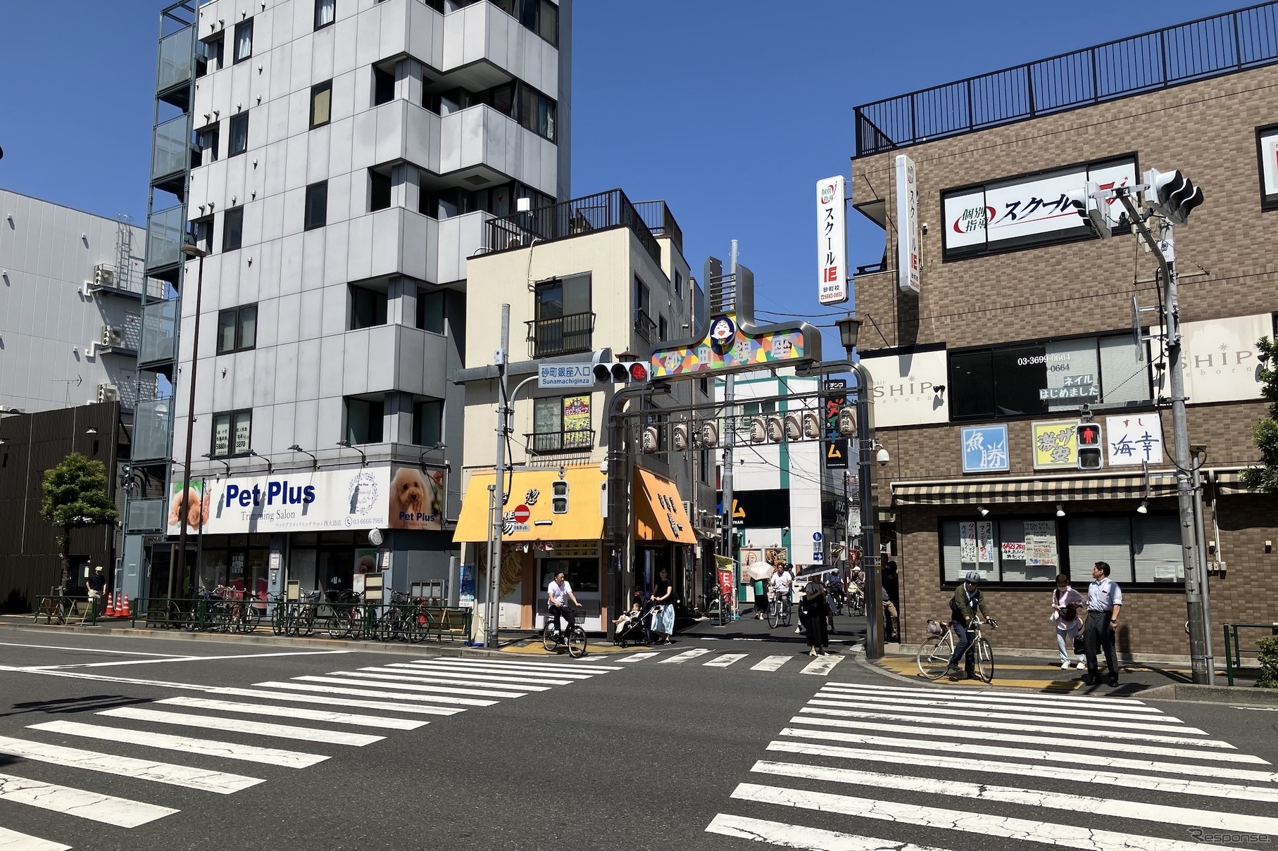 砂町銀座。第2八右エ門ガードはカメラ後方
