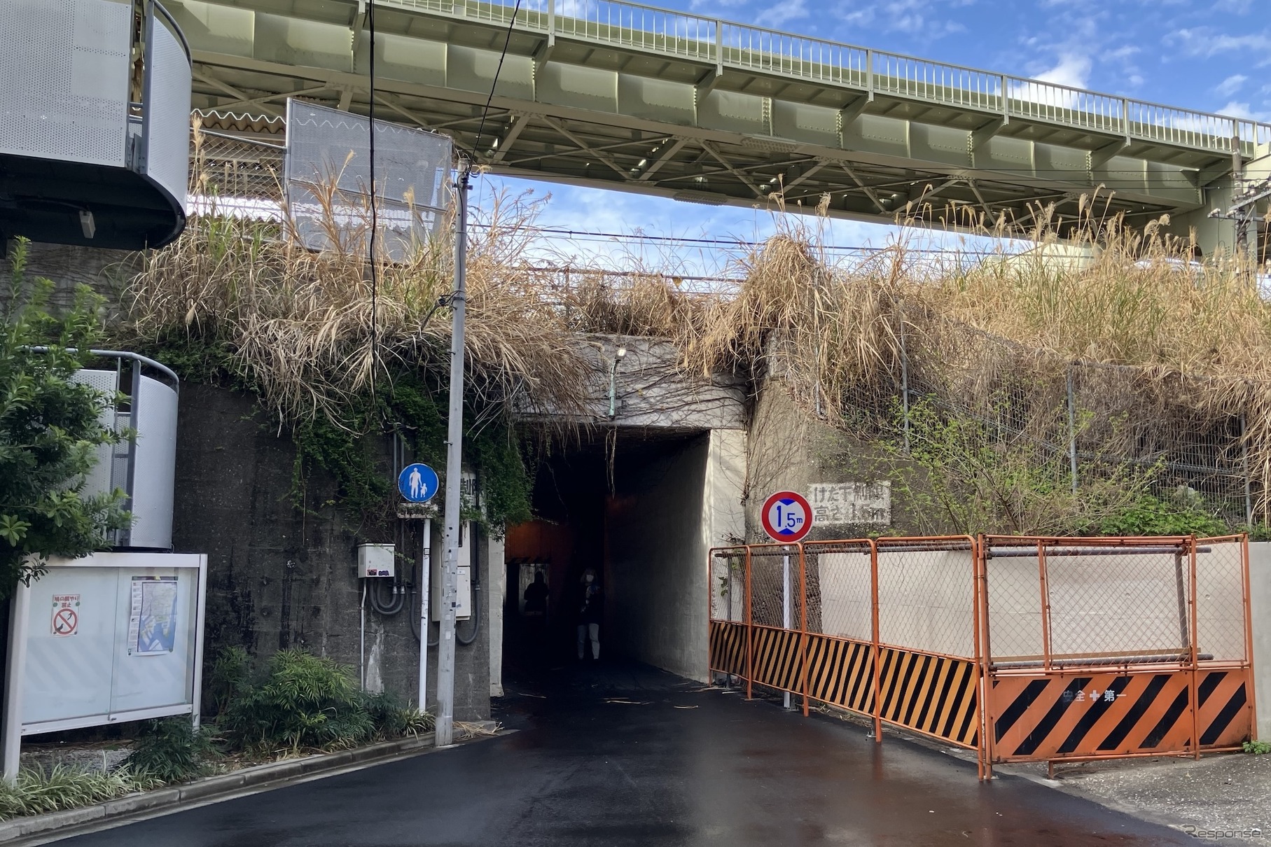 制限1.5m、亀戸駅東側。駅は左手