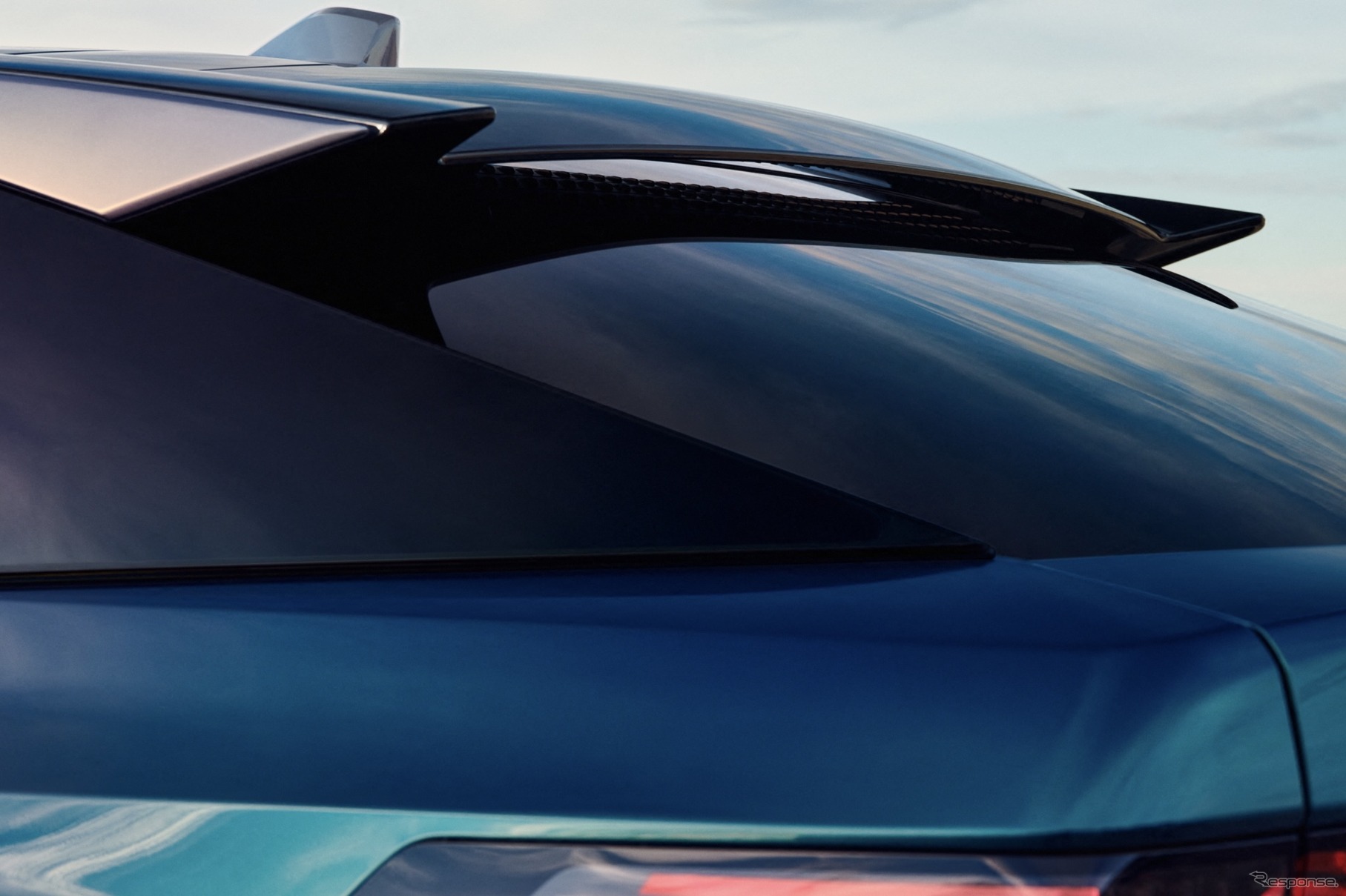 プジョー3008新型（ハイブリッド）