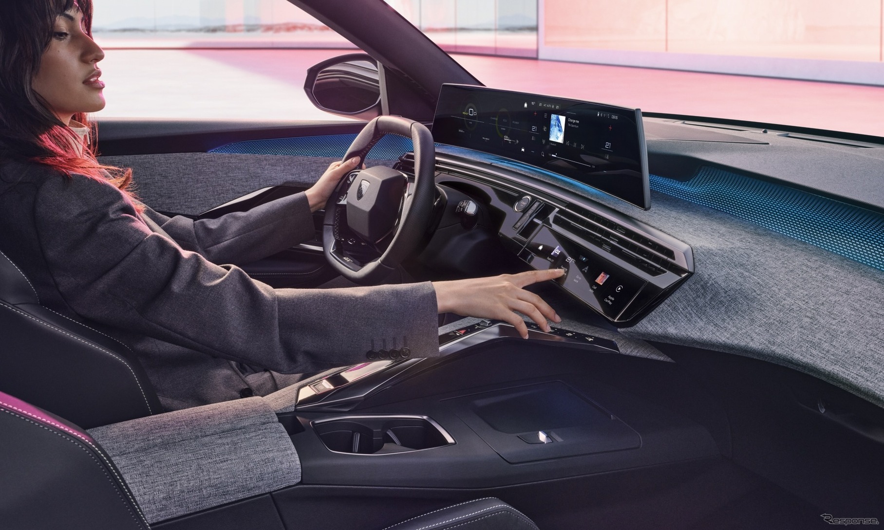 プジョー3008新型（ハイブリッド）