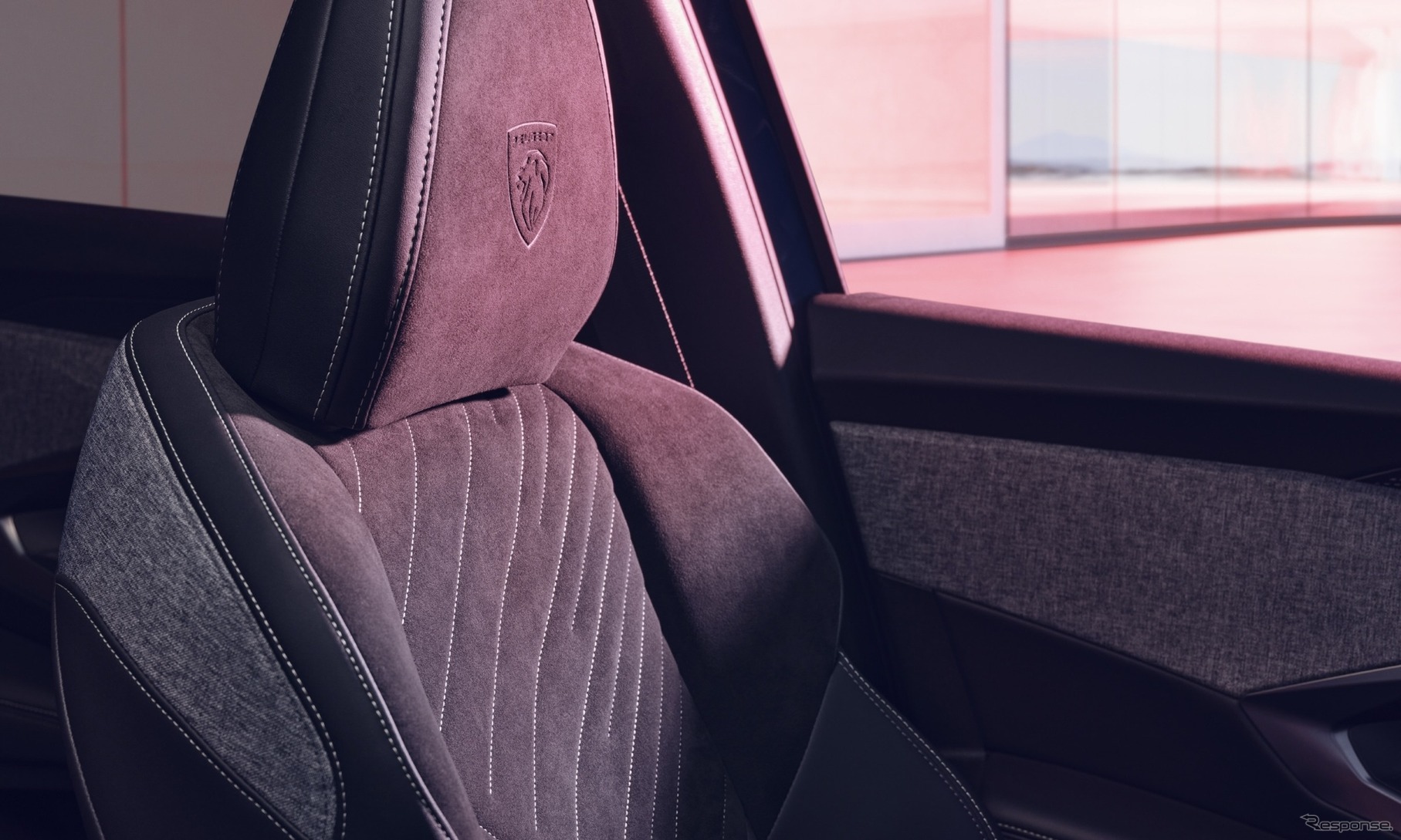 プジョー3008新型（ハイブリッド）